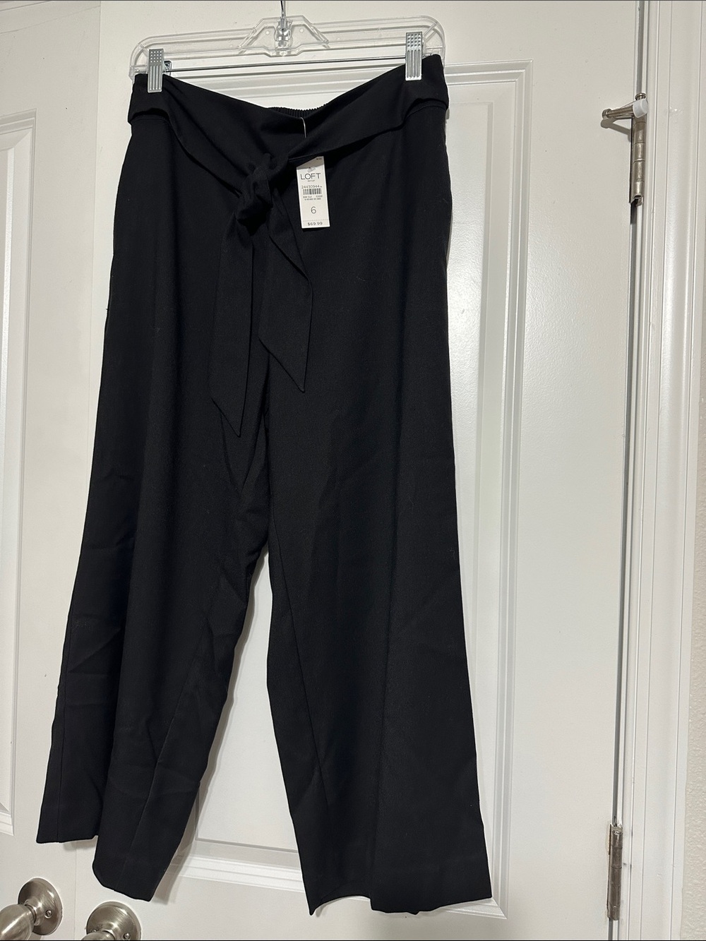 NWT Sz 6 LOFT Black Tie Waist Fluid Wide Leg Crop Pants with side pockets.